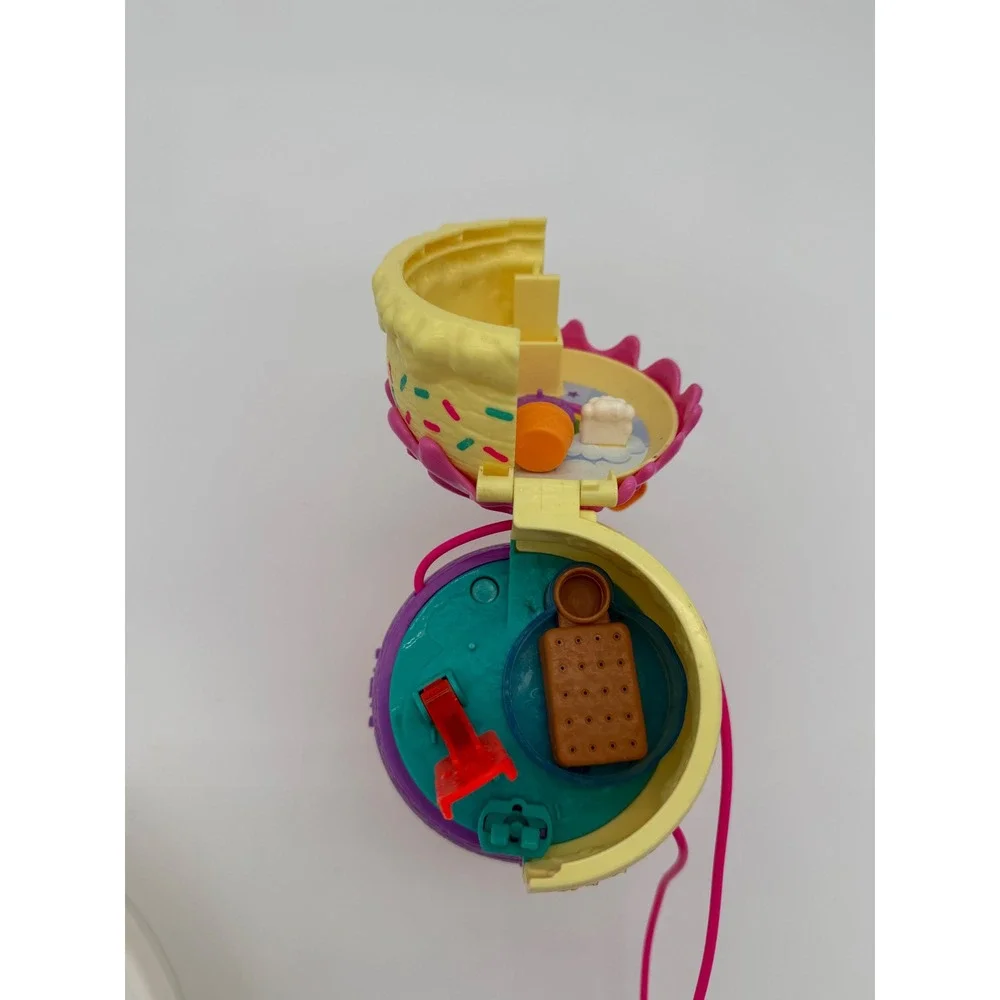 Polly Pocket Ice Cream Cone Purse Playset 2020 Mattel HBF15 Carry Case Toy